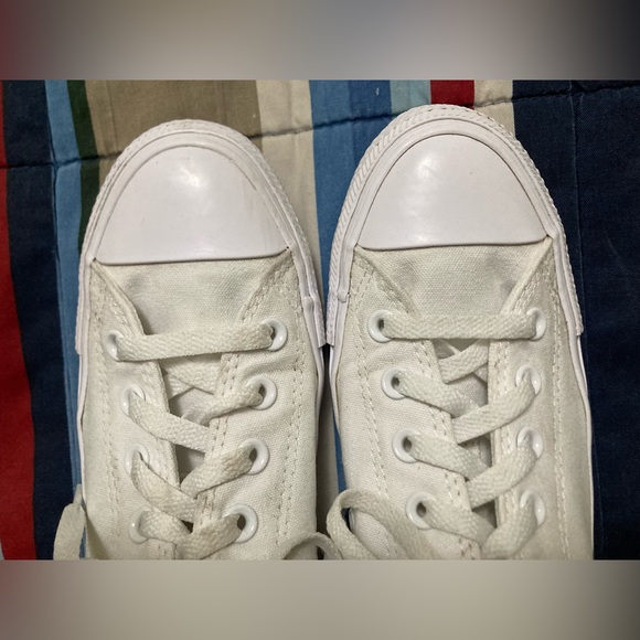 White Converse Chuck Taylor All-Star Low Top - Picture 3 of 3